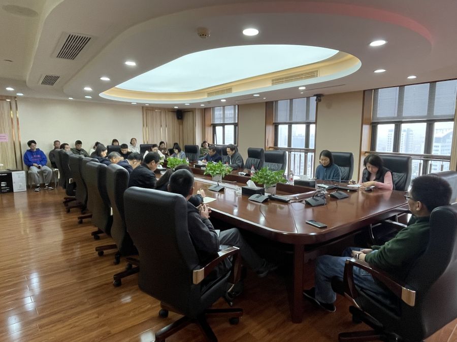 16728187727953657MhT.jpg 公司黨(dang) 委委員、副總裁趙茂文赴貨運公司宣講.jpg