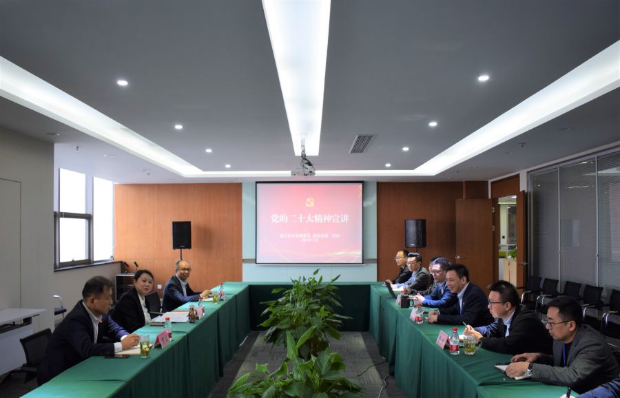 1672818874702898w8SY.jpg 何欣(修後).jpg