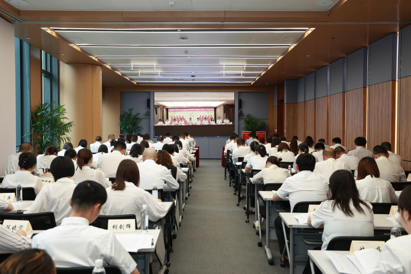 betway综合在线第八次黨(dang) 員大會(hui)  中韓人壽分會(hui) 場.jpg