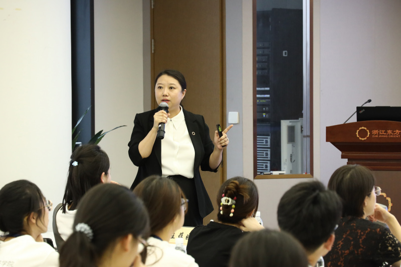 浙江大學經濟學院、國際聯合商學院全國優(you) 秀大學生夏令營到betway综合在线參訪 何欣.jpg