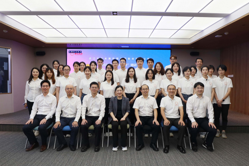 “東(dong) 方新才”合照.jpg