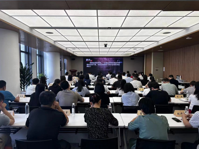 betway综合在线紀委牽頭組織國貿集團金融服務勤廉建設片組年輕黨(dang) 員幹部集中觀看警示教育片.jpg