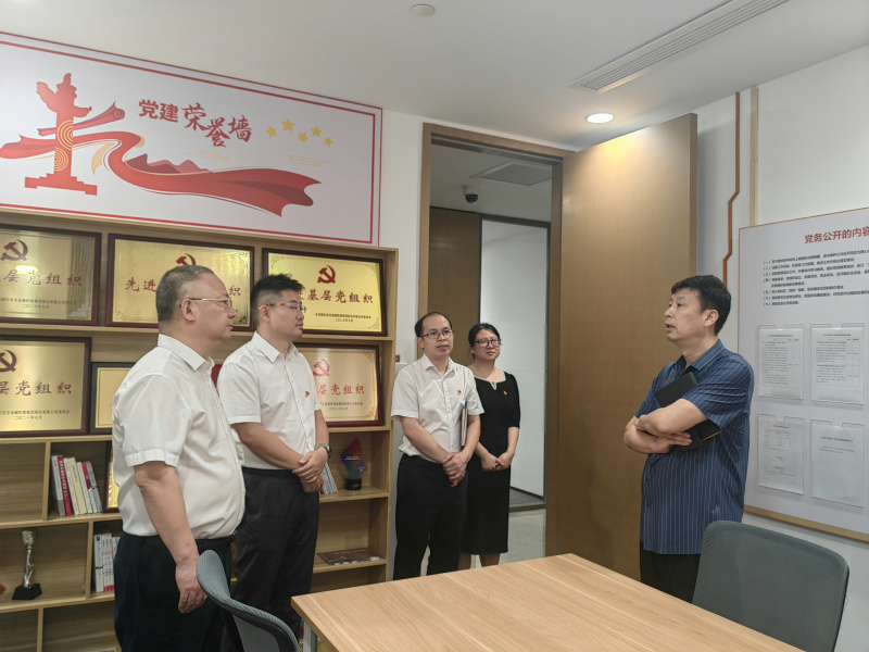 許尚金書(shu) 記參觀般若財富.jpg